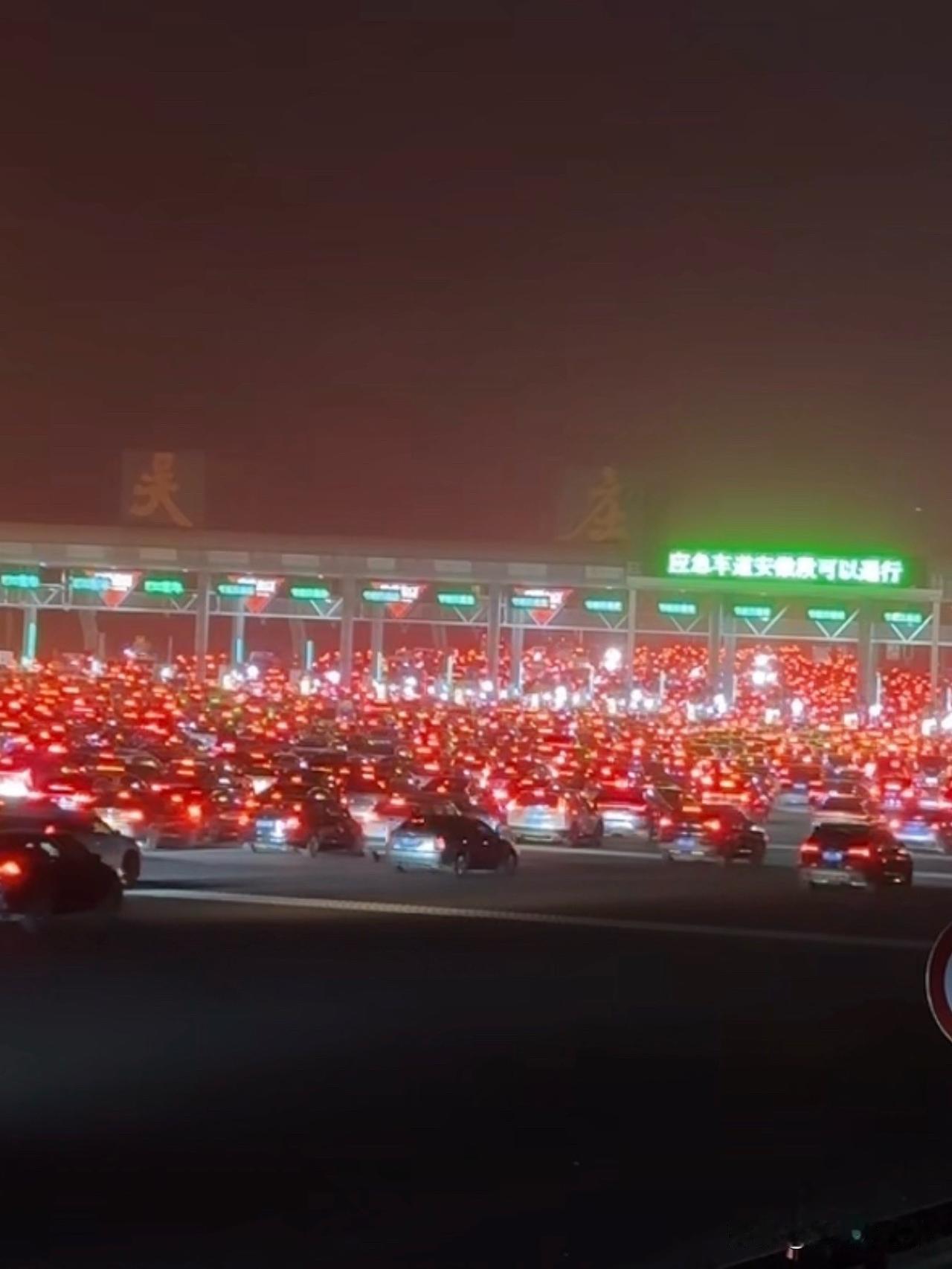 晒图笔记大赛第一批返程的人已经堵在高速了都聪明提前走，结果大家都是聪明人[允悲]