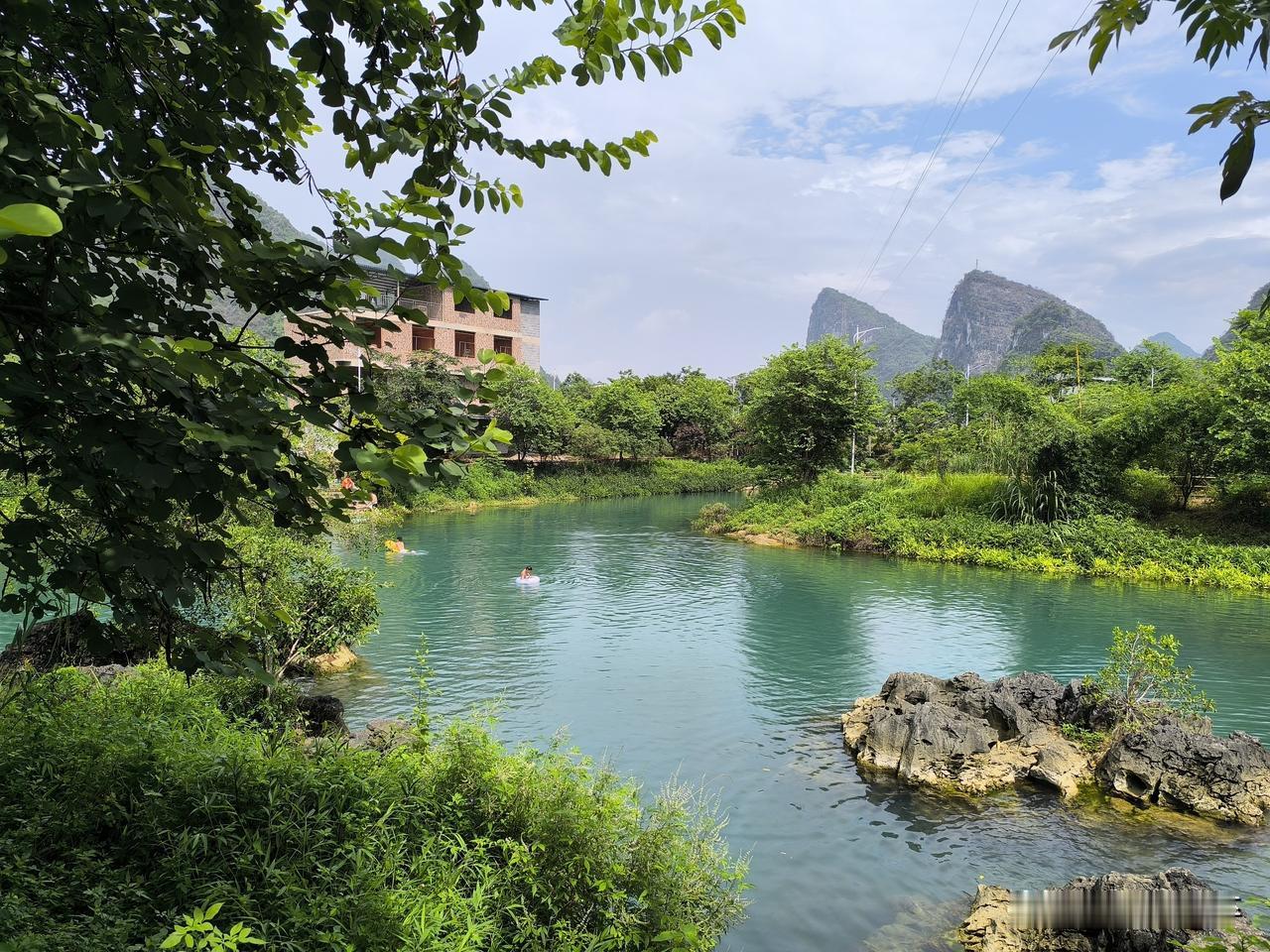 我就想不明白，同样都是喀斯特地貌，为什么这么多人喜欢往桂林跑而不去柳州呢？
都说