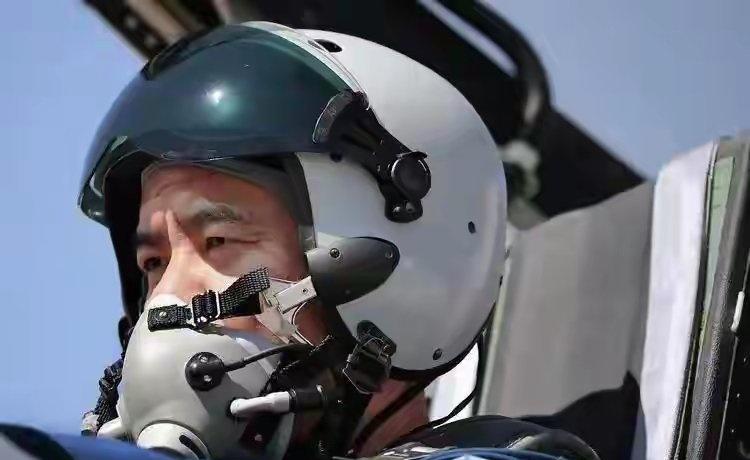 突发特讯！中国通告全球：菲律宾飞机黄岩岛附近挑衅，中国军机高空驱离，引爆国际舆论