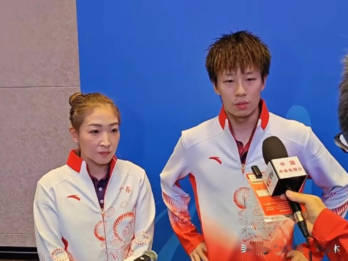 林高远真是广东队的“牛马”般的存在呀！
昨天刚打完高强度的一场混双和一场单打比赛