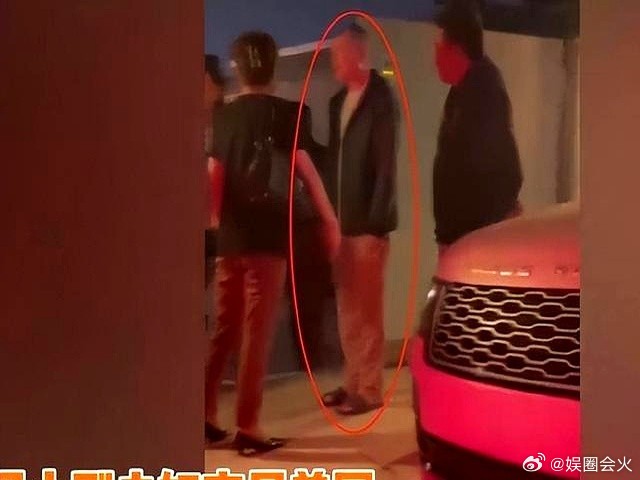 冯小刚被传离婚、移民那半年，全网都在看“这对夫妻怎么还不官宣分手”，他本人却在那
