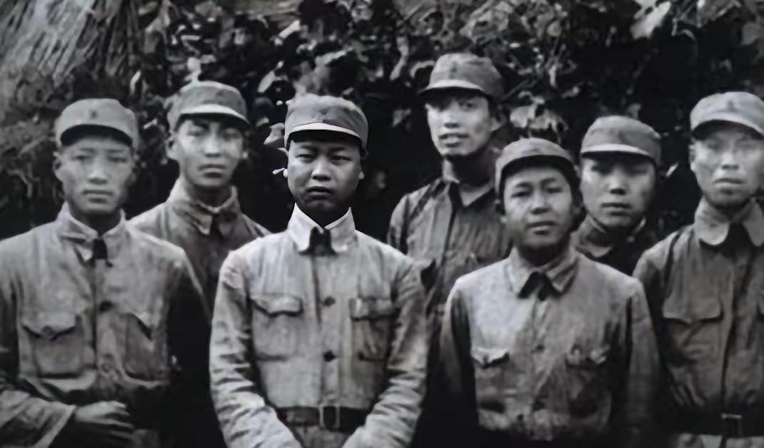 1942年，变节投敌的新四军副司令员，乔装后返回了新四军驻地，他原以为做得天衣无