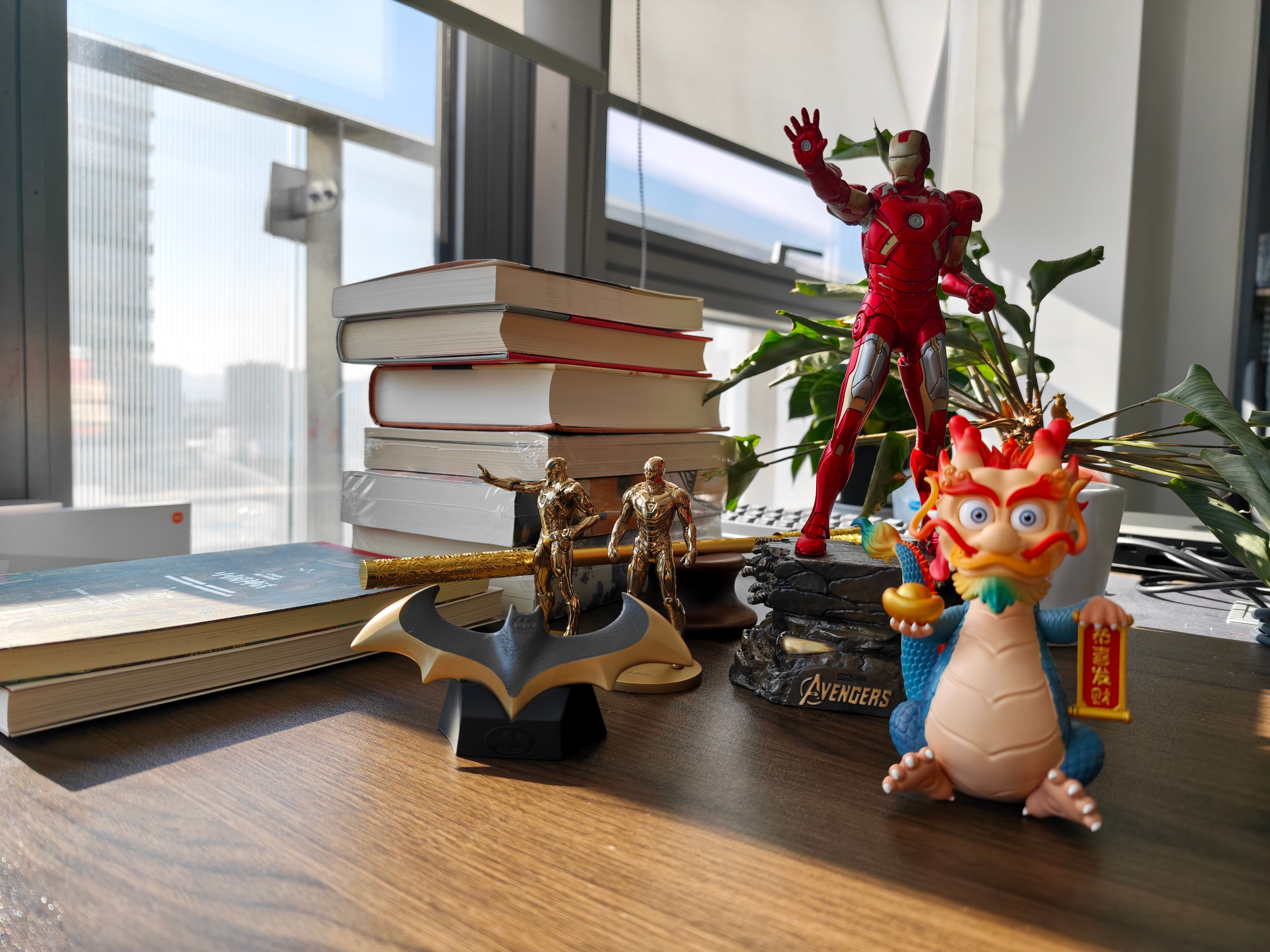 今年双十一买的东西，几本书+铜师傅家的手办摆件。有一说一，铜师傅的商品除了品控差