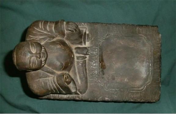 魏晋南北朝时期出土的砚台是怎样的？ 
 
那个时代，战乱不断，政权更迭频繁，却留