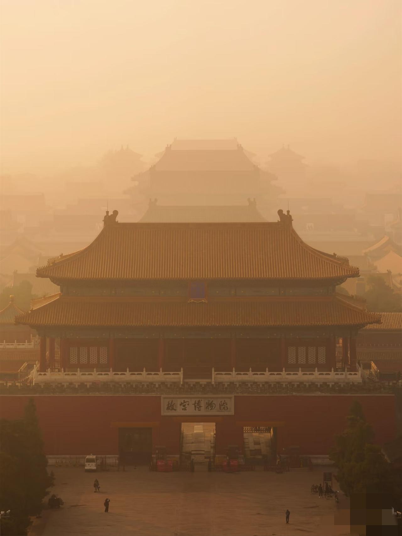 一下雪北京就变北平
	
一刮沙尘北京就变北宋