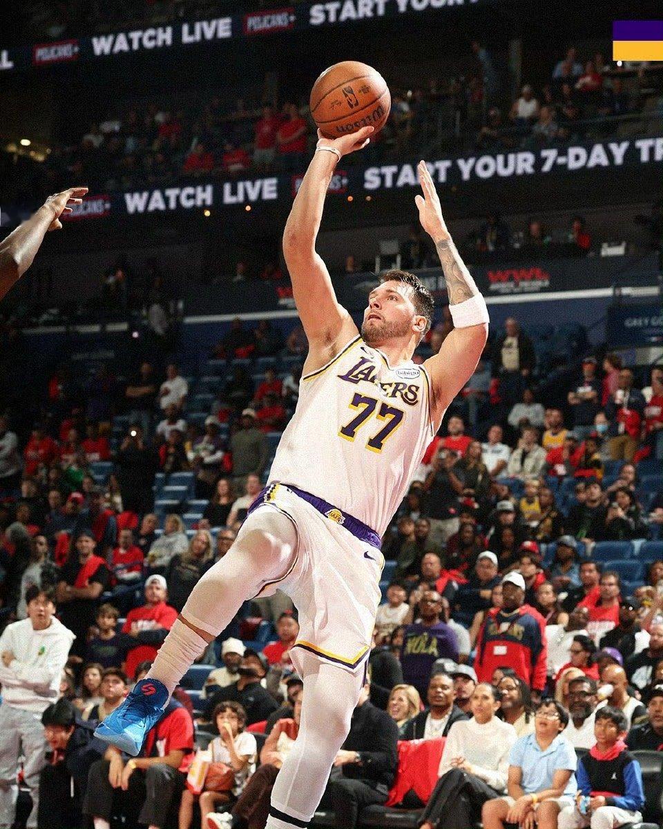 全场比赛结束，湖人118-104战胜鹈鹕，菜鸡互啄的比赛让湖人这个不太菜的赢了。