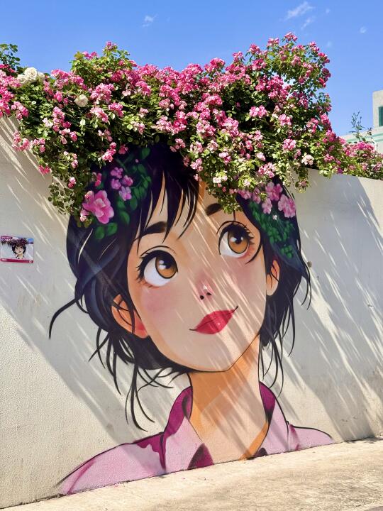 不是AI，杭州居然真的有簪花少女的花墙了！