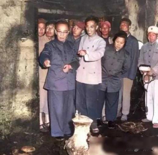 1958年，明史专家吴晗发掘完万历皇帝的定陵后，得寸进尺，又想挖明成祖朱棣的长陵