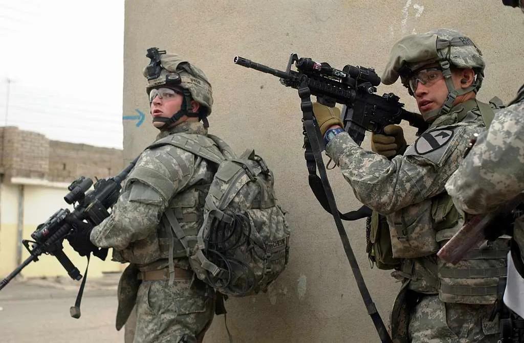 根据美国五角大楼的数据，截至 2025年9月，美国武装部队总兵力约为210万人，