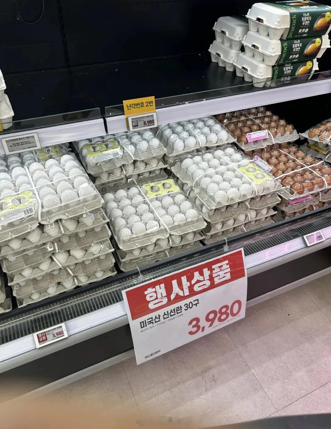 韩国超市，30个鸡蛋，18人民币，2斤鸡肉26块。西瓜现在6斤22人民币，16斤