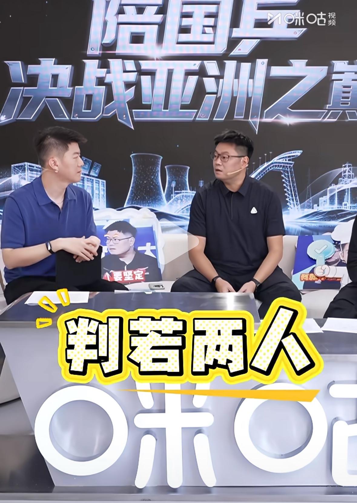 侯英超老师幽默评价亚运会林诗栋今天打混双的表现与昨天判若两人：
“林诗栋昨天在团
