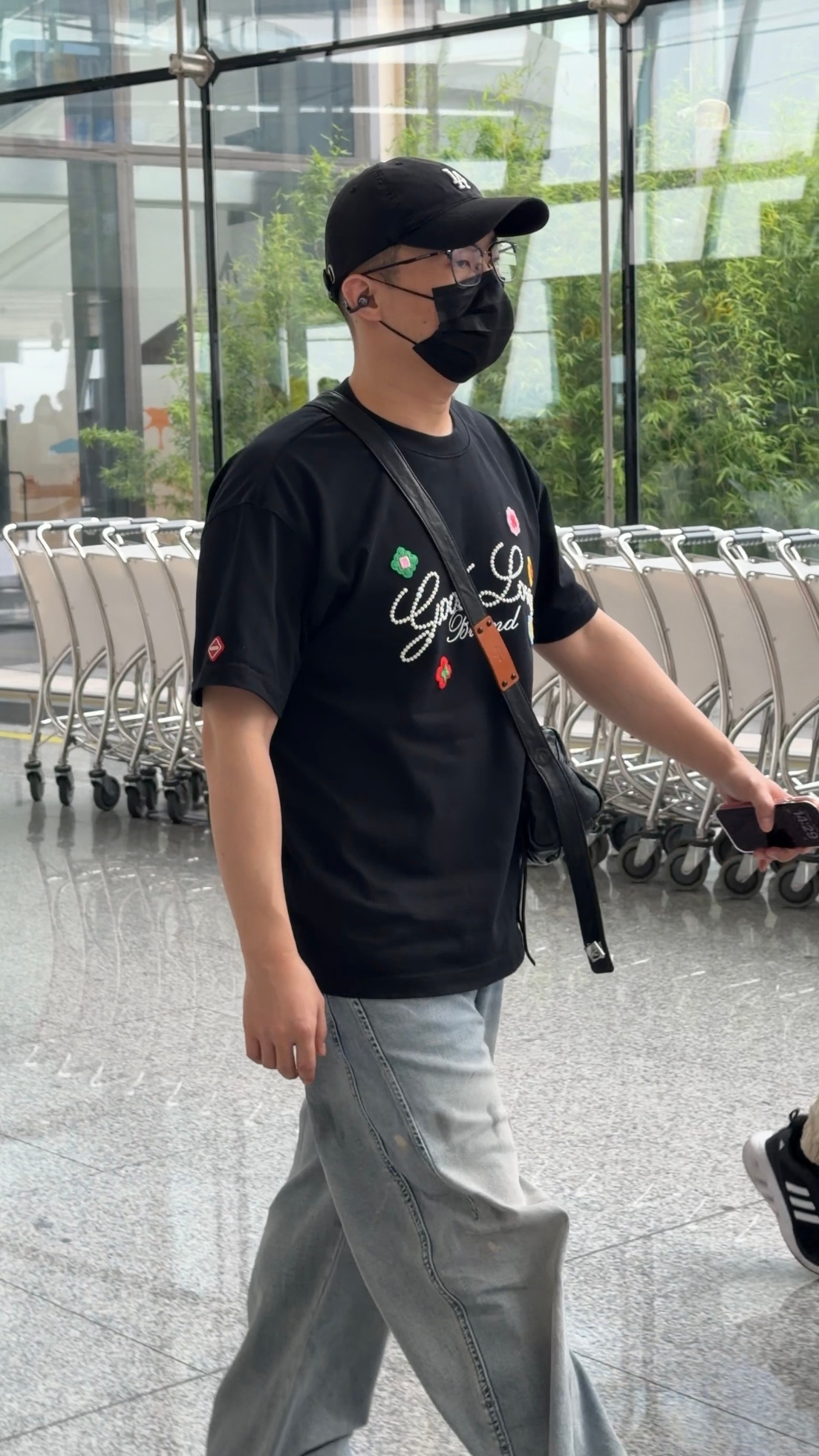豆言漫想 宝宝依旧是风一样的男人啊啊啊 圆润的小后脑勺哈哈哈 咱们这肌肉线条真的