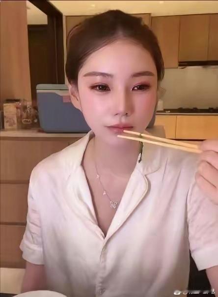 汪小菲娶的两个老婆，真是两个极端大S嫌北京冷、空气不好，常年窝在台湾，根本不愿来