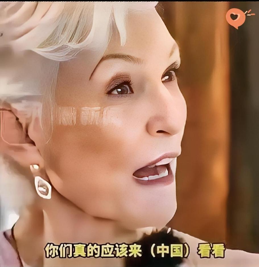 太提气！马斯克母亲梅耶亲身来华，一句话戳破西方抹黑谎言！


 
马斯克的母亲梅