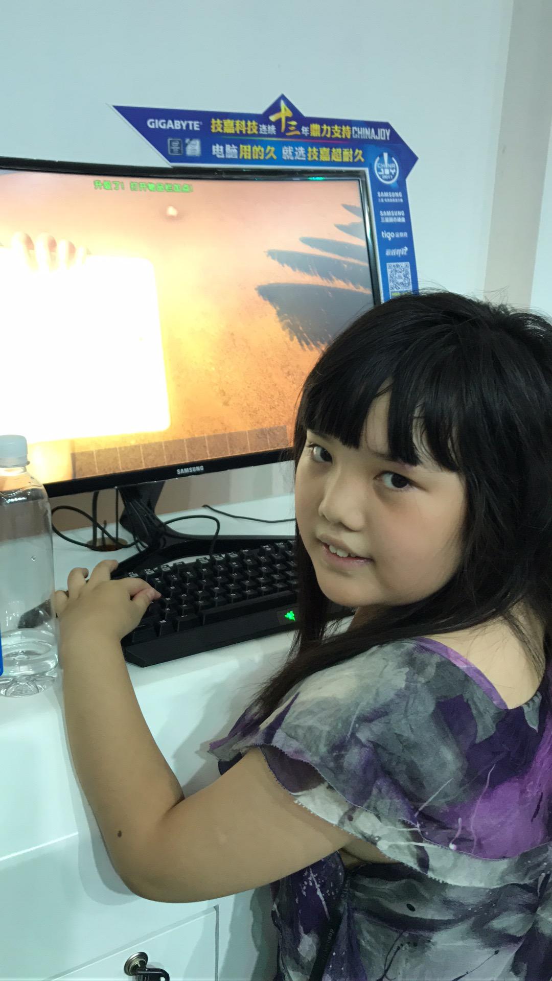 Chinajoy现场惊现一名小学生！小姐姐从上午玩到下午，并且还没打算停下来！
