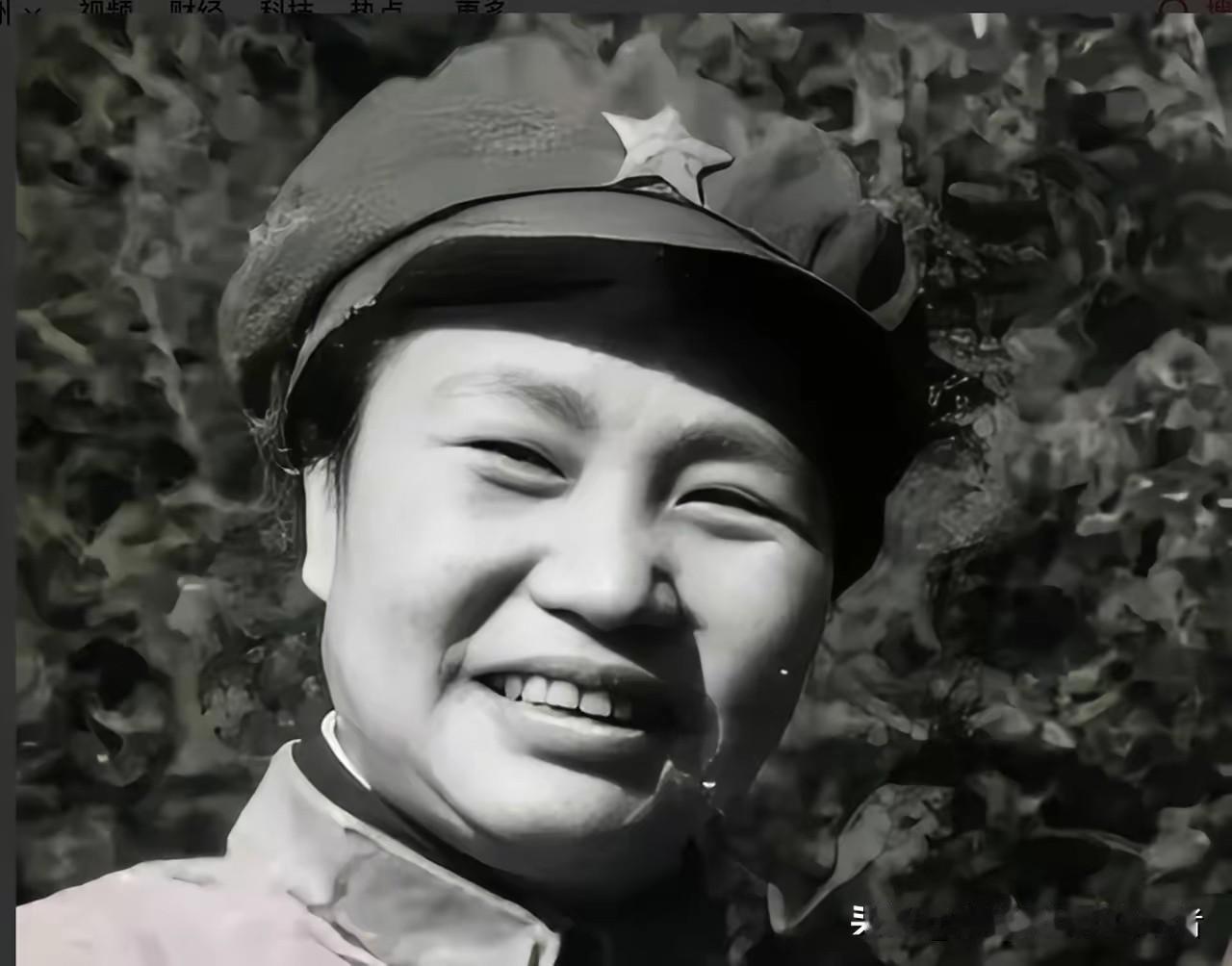 1937年的延安，物资匮乏、条件简陋，一场简单朴素的婚礼在根据地悄然举办。到场祝