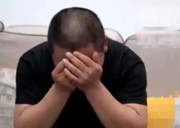 浙江宁波，一男子的妻子得肿瘤病逝，他痛失爱妻，哭的死去活来，可他整理妻子遗物时，