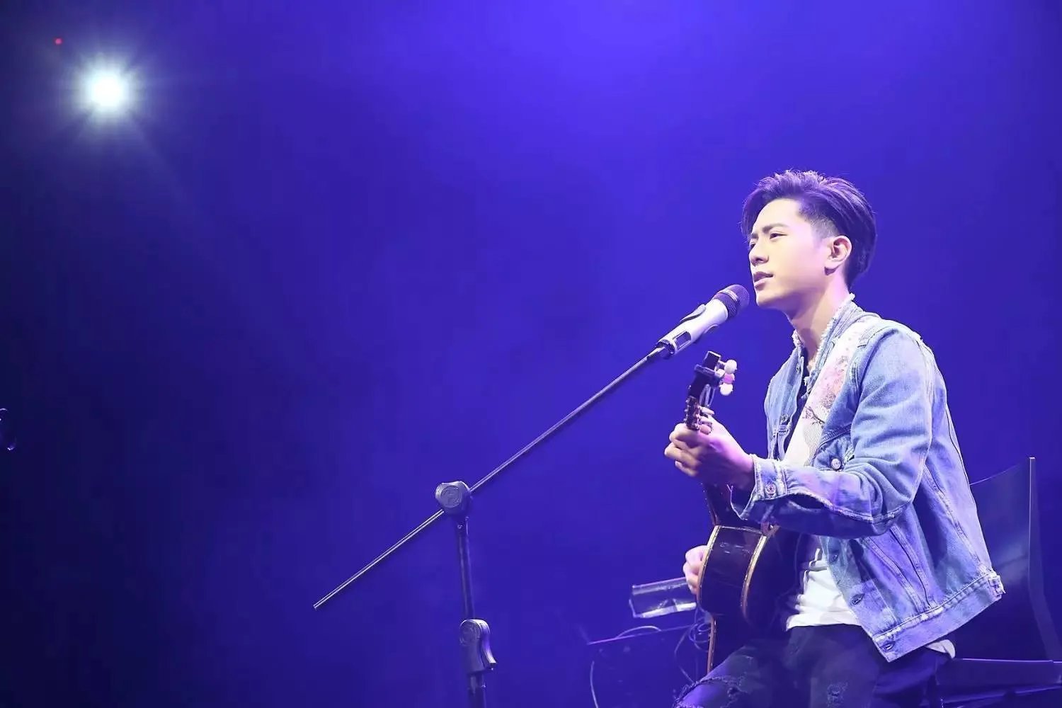 韦礼安明年首发吧韦礼安帮唱张远演绎《巴别塔庆典》双Bird同台封神，声线交融默契