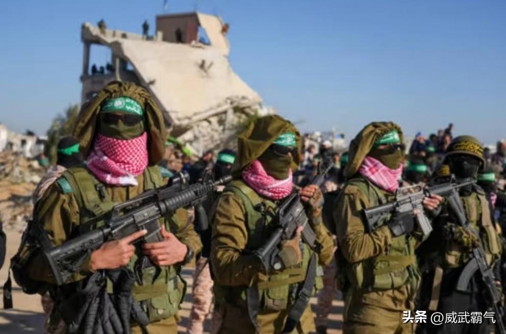 提桶跑路，说跑就跑了，还是连夜跑的。
3月20号，北约和波兰，这俩哥们儿跟商量好