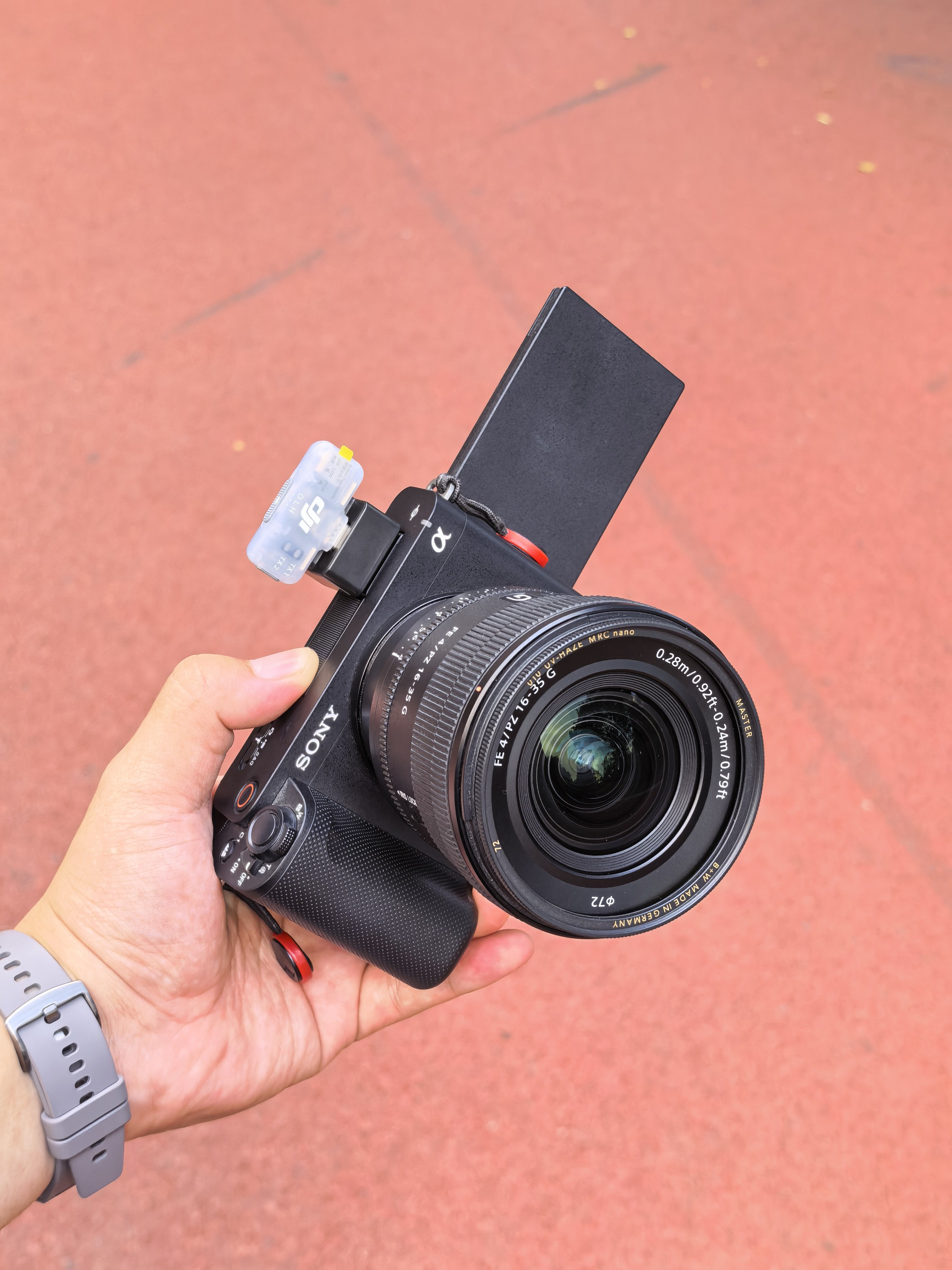 DJI MIC MINI 2 这个手机版接收器还挺全能的，不单可以直连手机和 M