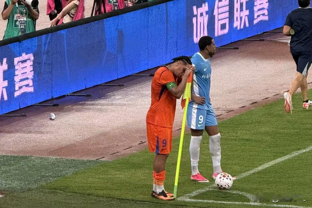 山东泰山长点心吧，以后不能轻易和球员续约，得看准人。
  瓦科续约后，不但能力下