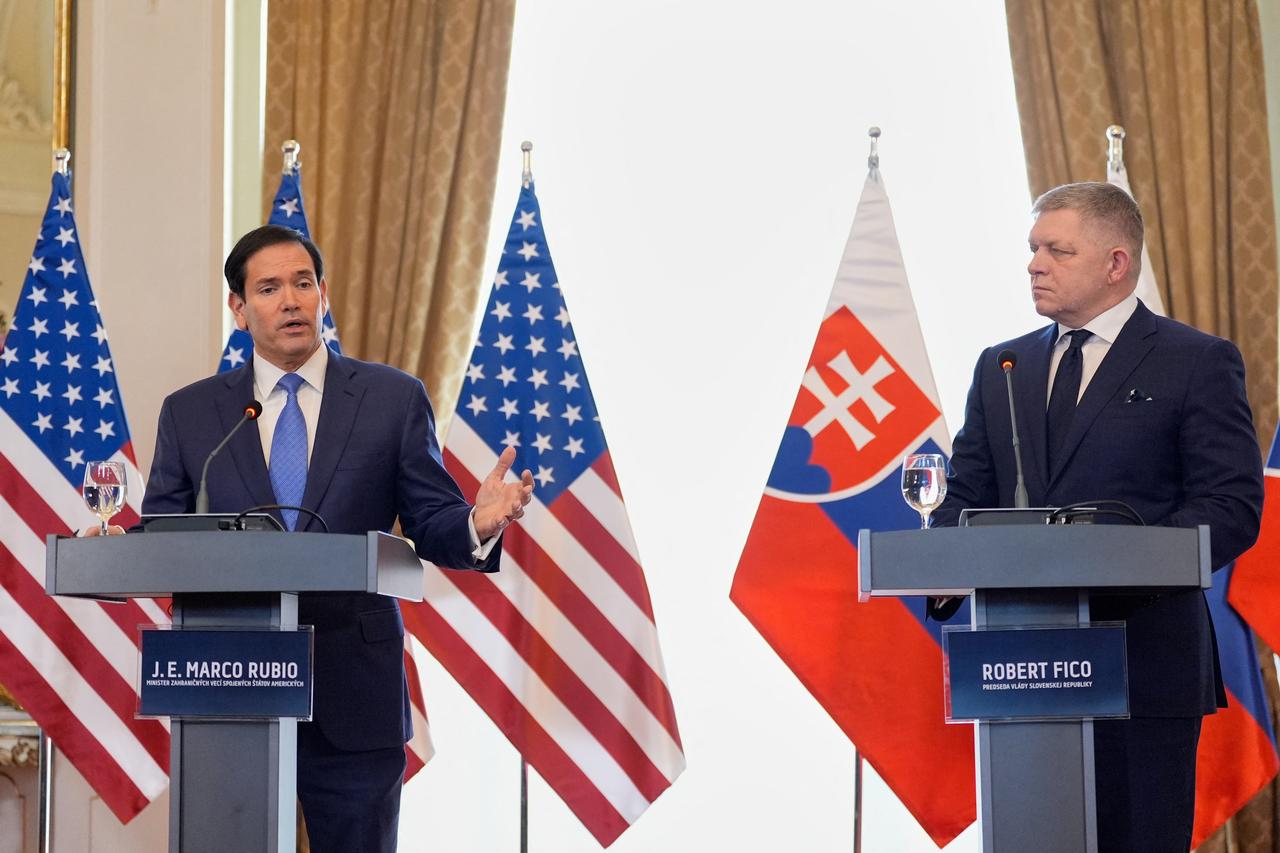 鲁比奥访问斯洛伐克，在与斯总理的记者会上，怼了一个试图挑拨两人关系的记者，然后非