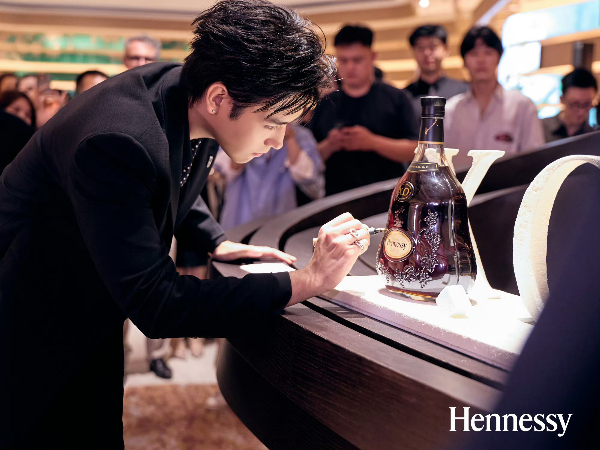 🎉陈飞宇官宣轩尼诗Hennessy臻藏大使！恭喜陈飞宇又拿下一个高端奢品商务，
