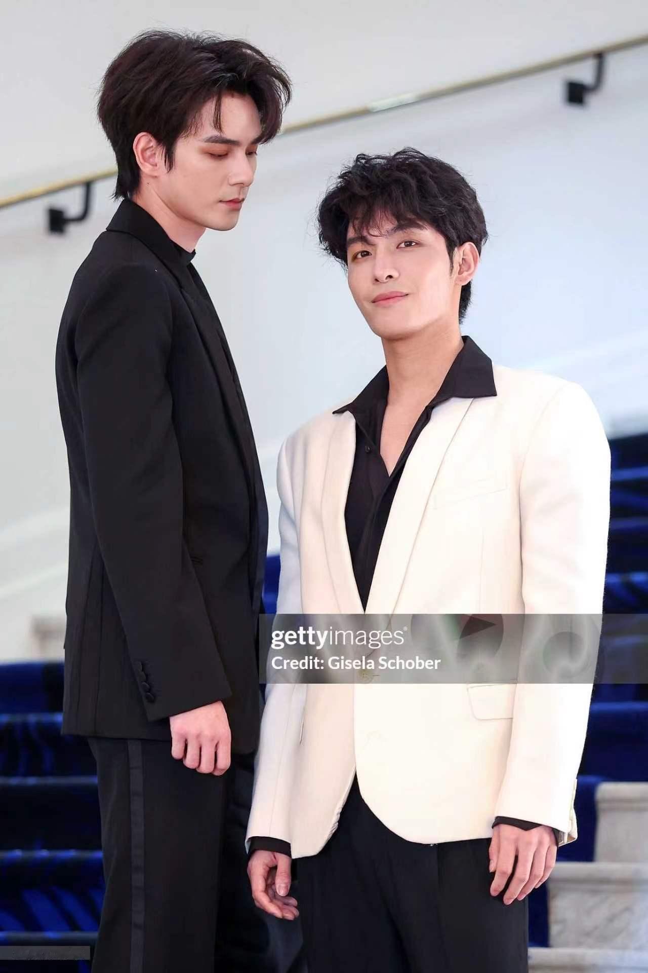 何昶希何衍朝帅成这样何昶希何衍朝三套礼服 何昶希何衍朝帅成这样，何昶希何衍朝三套
