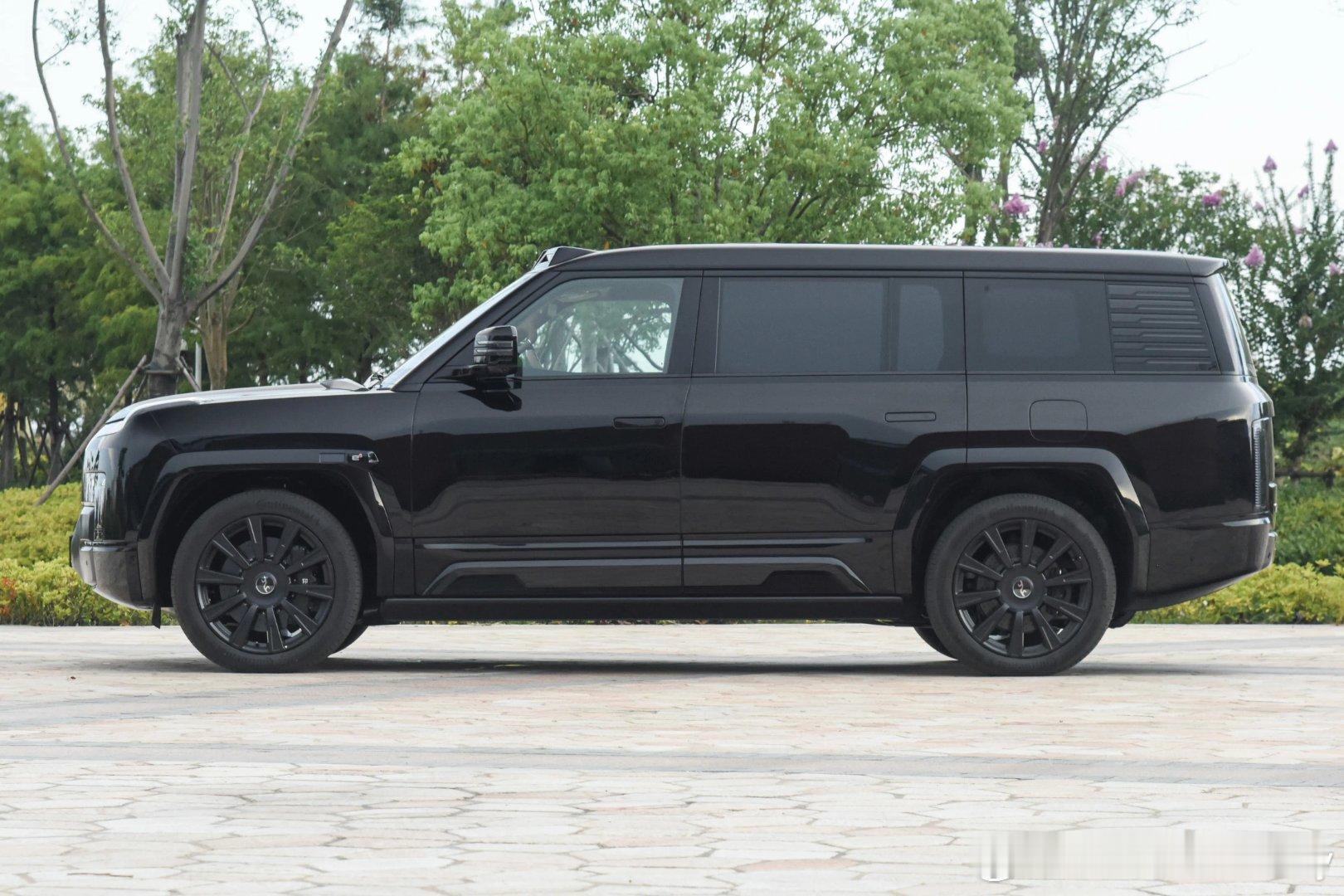 谁还敢说比亚迪仰望的应急浮水是噱头？近期江西车辆落水事故致8人遇难的新闻，确实让