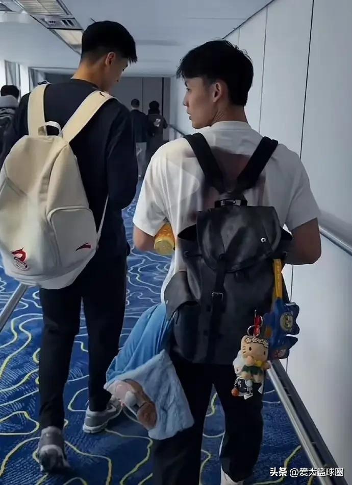 徐杰赴美集训，老板大力支持！

其实徐杰赴美集训一早就定好了，可是国家队的征召加