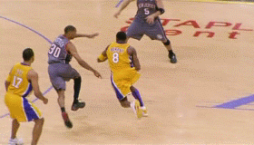 OK时期的小飞侠科比，突进去就是隔扣，也不用大鲨鱼奥尼尔挡拆！