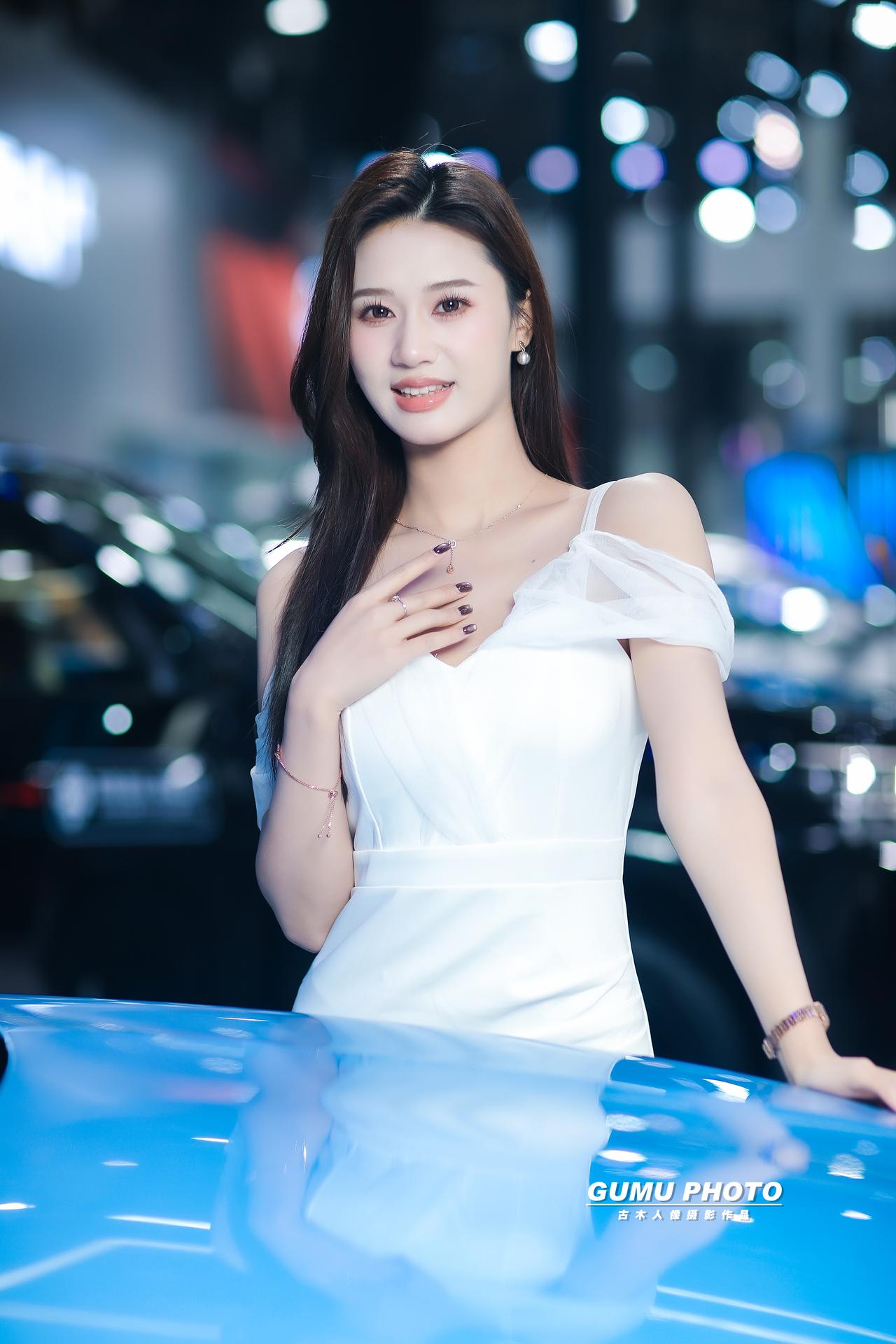 2025贵阳汽车文化节上汽大众展台模特小姐姐