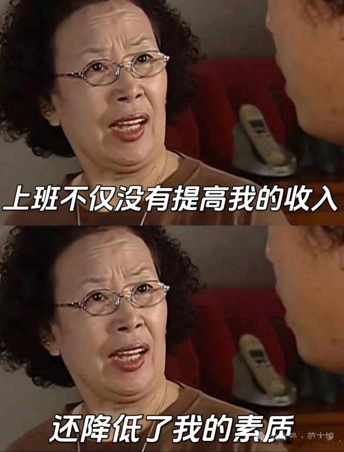 键盘下面永远压着一堆，一面写满了字，另一面打印过东西的A4纸，这不是垃圾，这是我