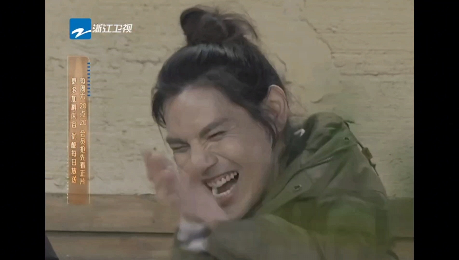 #向佐说你让我吃臭豆腐还不如打我一顿# 哈哈哈哈向佐吃臭豆腐，每一帧都是表情包，