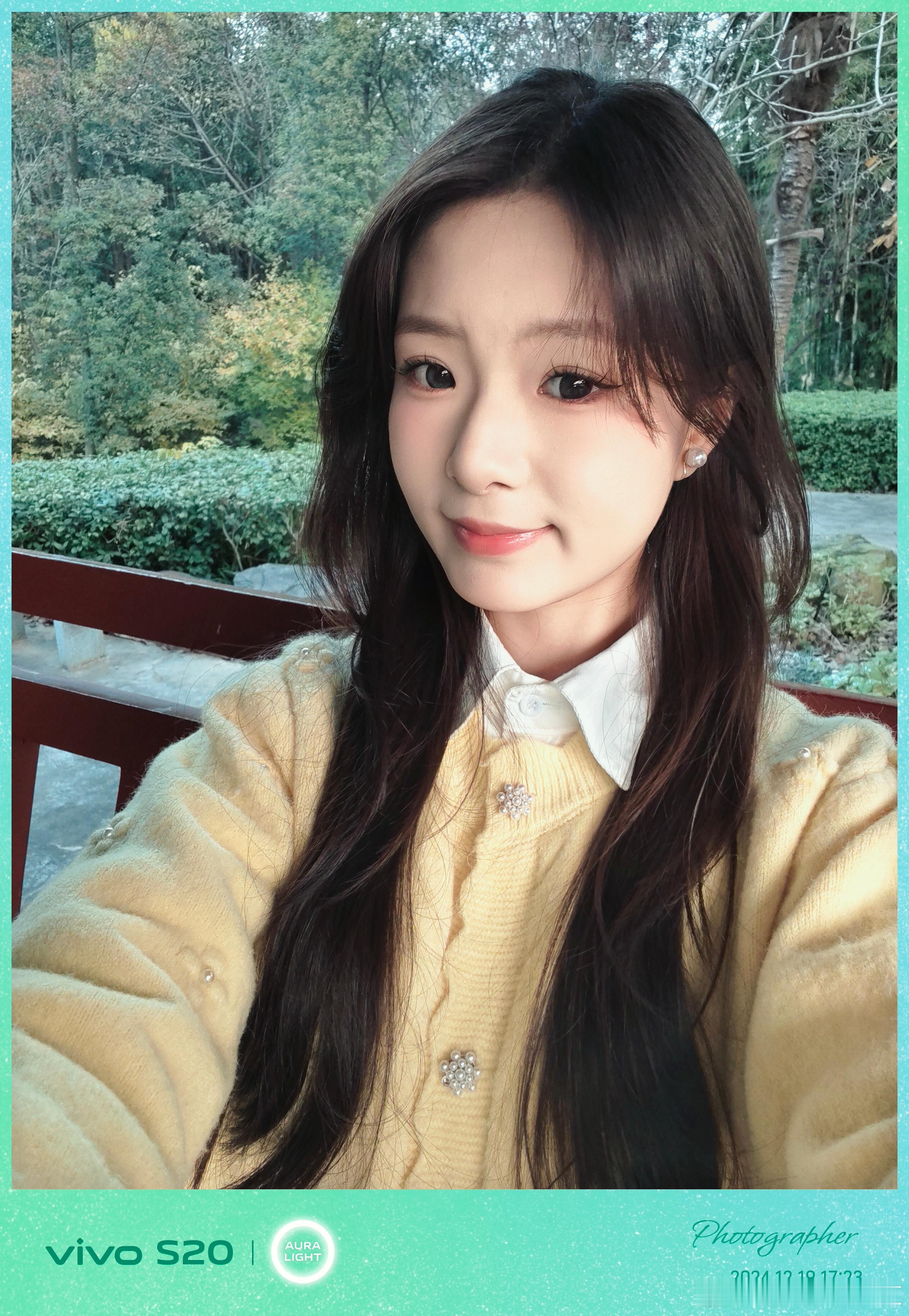 vivo S20自拍🤳大家周一都在干什么呀都快放假了吧[挤眼][挤眼][哈哈]