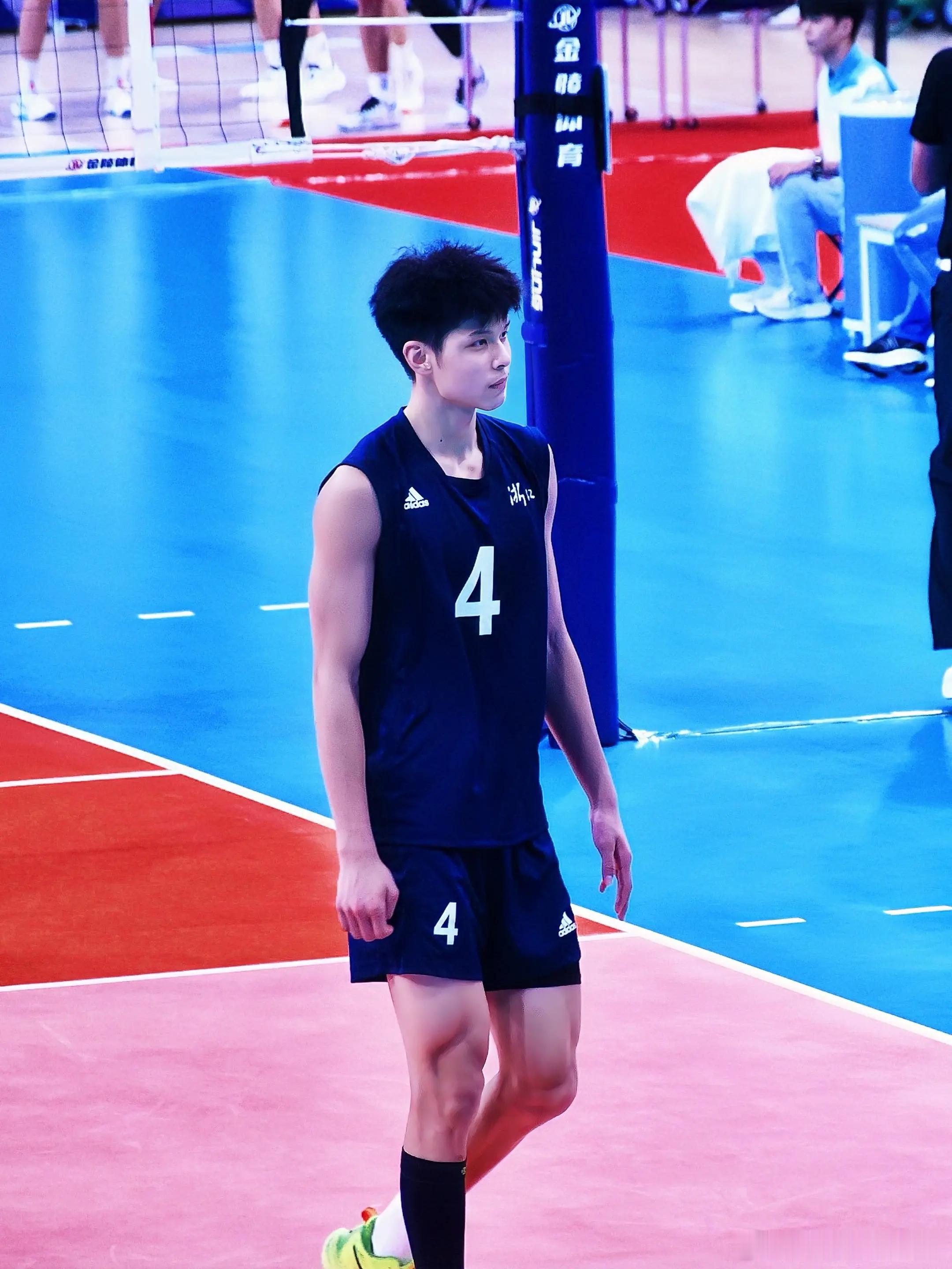 余翔，浙江U18男排名副其实的定海神针。暴露性强攻、加塞跑动、平拉开、后三进攻、