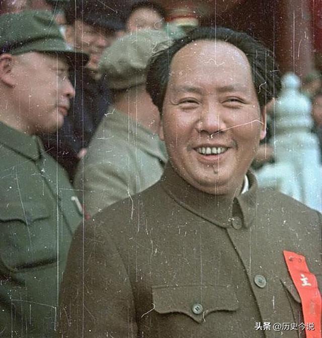 红军时期对毛主席指手画脚的特派员，建国后重逢，一语道尽愧疚与敬仰
 
阅读此文前