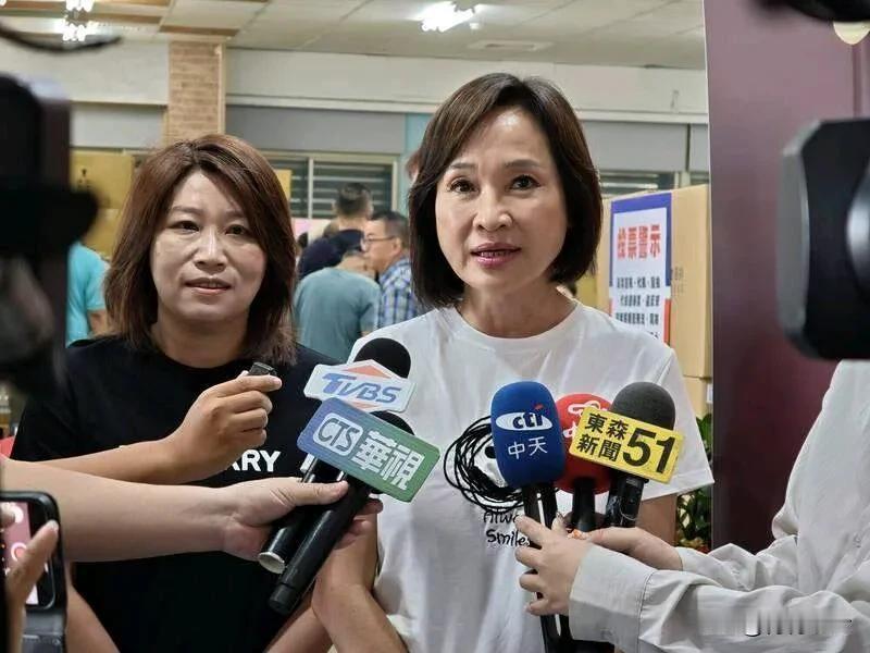 台独分子沈伯洋被重庆市公安局立案调查后，蓝营立委柯智恩表示要声援沈伯洋。就这样一