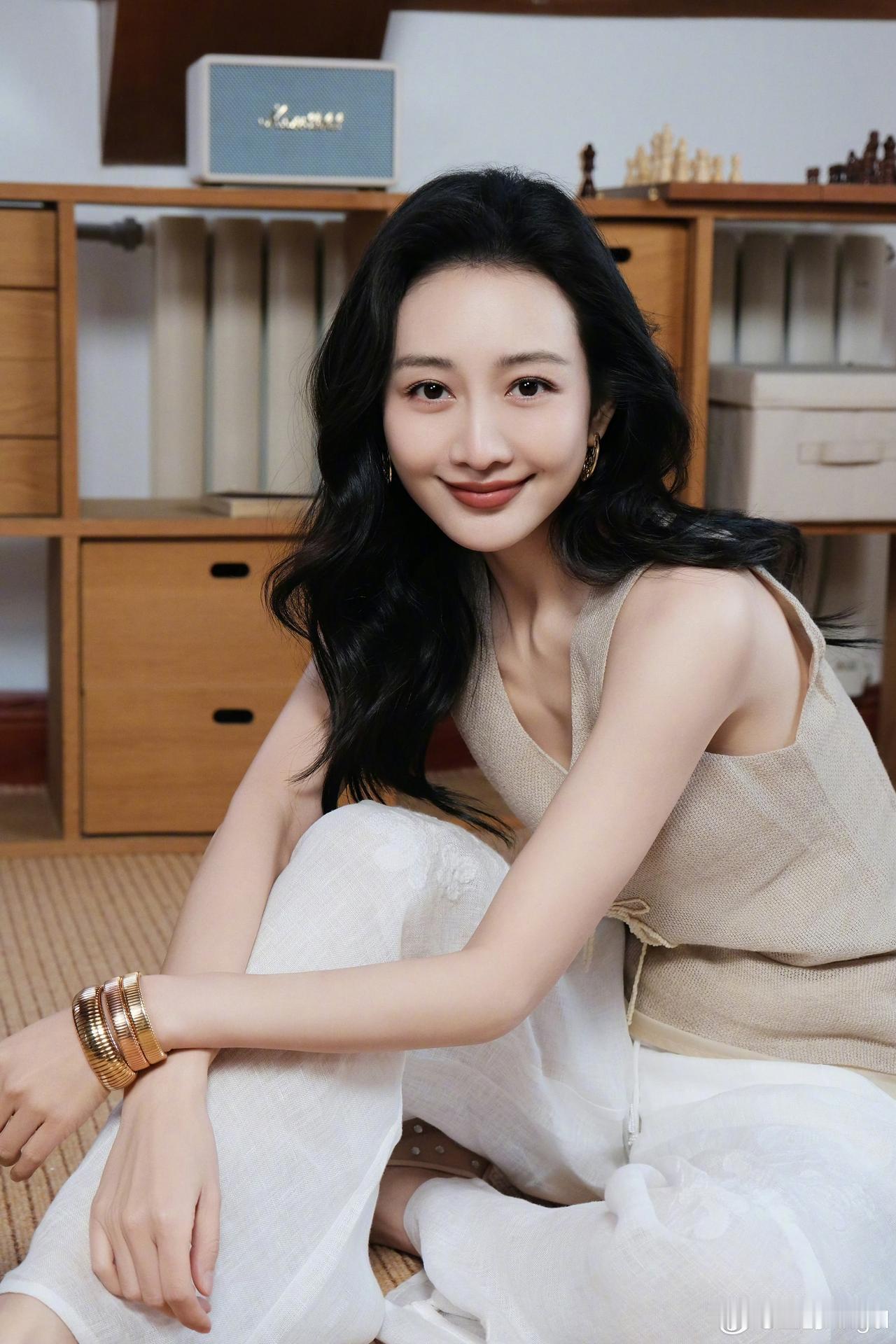 演员王鸥承认目前独
自抚养一个孩子！
2026年8月31日，王鸥通过个人账号，首