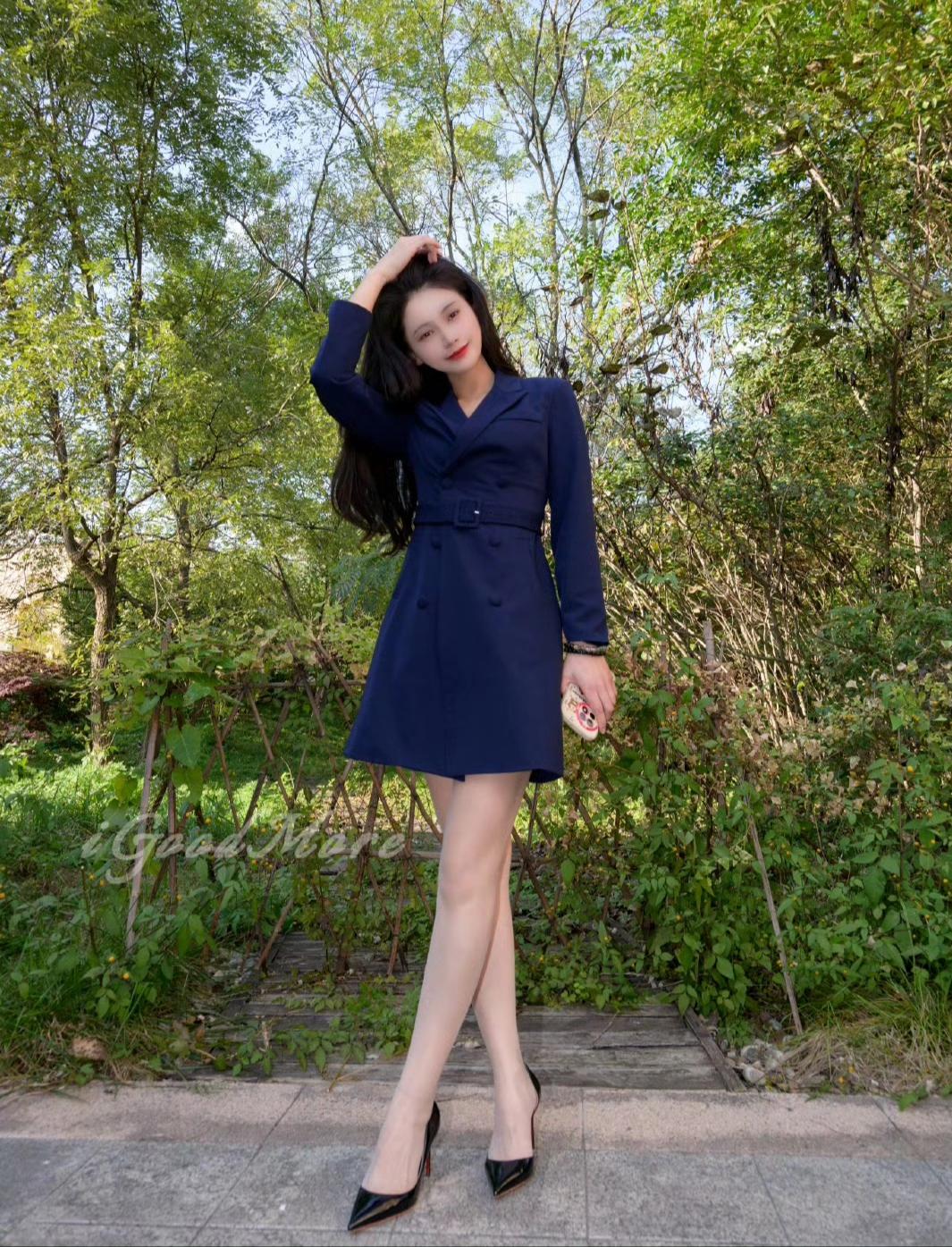 今日ootd：蓝色连衣裙+肉丝小高跟👠 
温柔又性感，自带撩人小心机
精致感拉