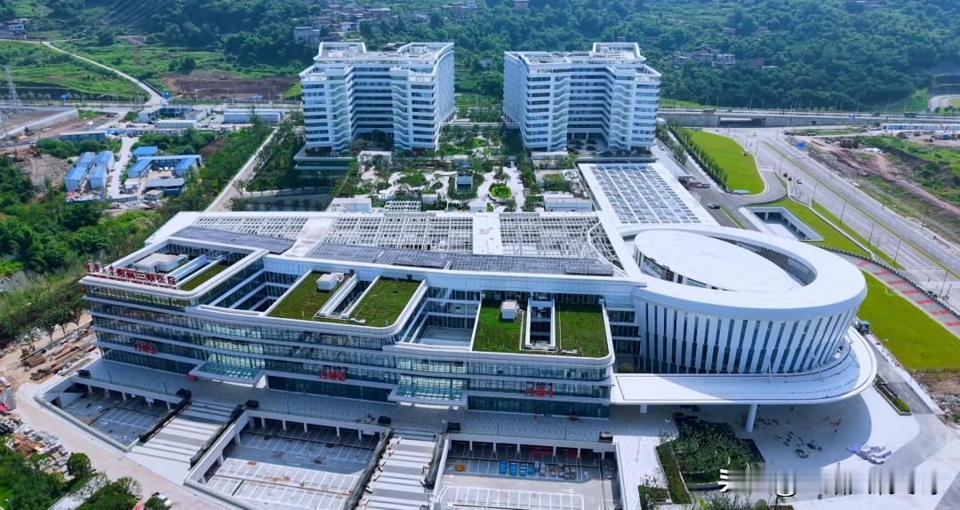 重庆大学附属三峡医院陆续开始搬迁
       三峡国际健康城三峡医学中心，历经
