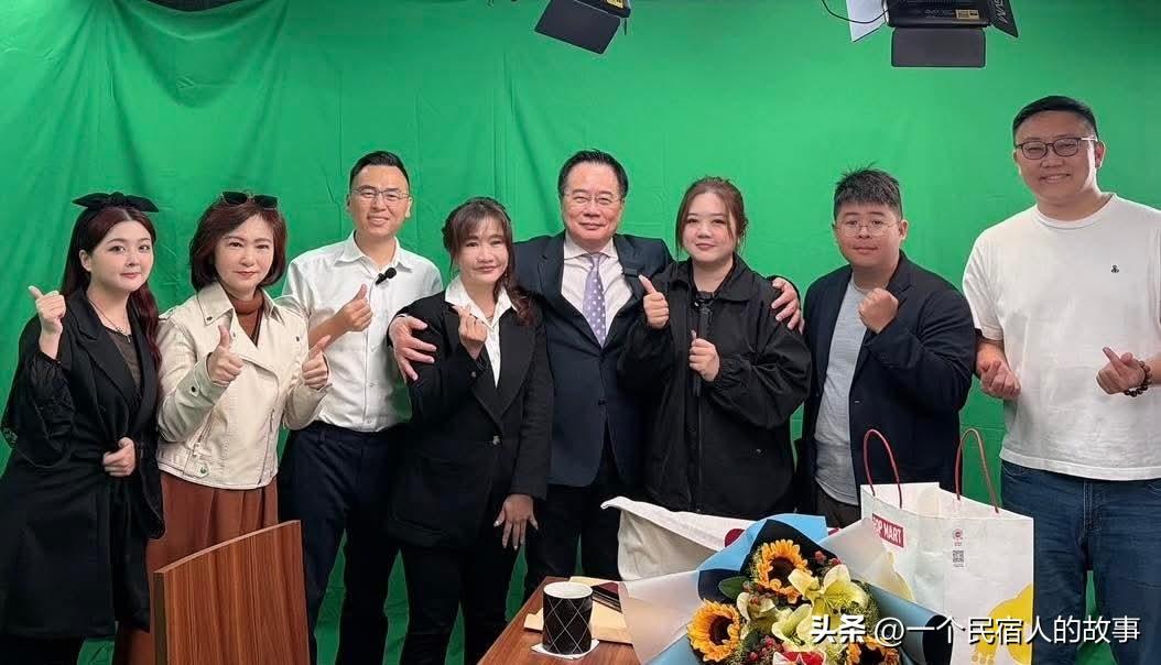 蔡正元节目停，翟翾王浅秋等送别：风萧萧兮淡水寒！老夫一去兮必复还！
昨天（3.2