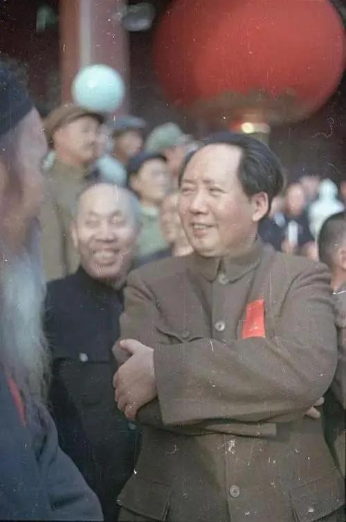 1949年毛主席果断拒绝亲戚要官：“我们共产党的章法，决不能像蒋介石他们一样搞裙