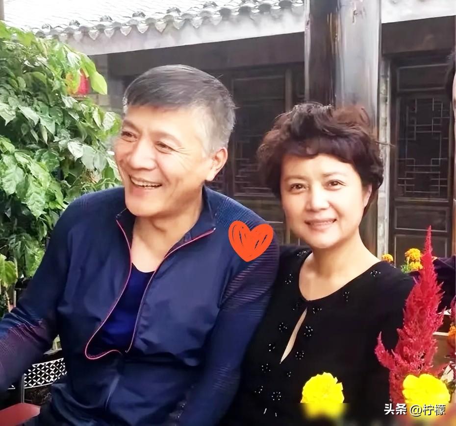 59岁的茹萍，退了休本该含饴弄孙享清福，心里却压着两座山。

一座是女儿奚望，3