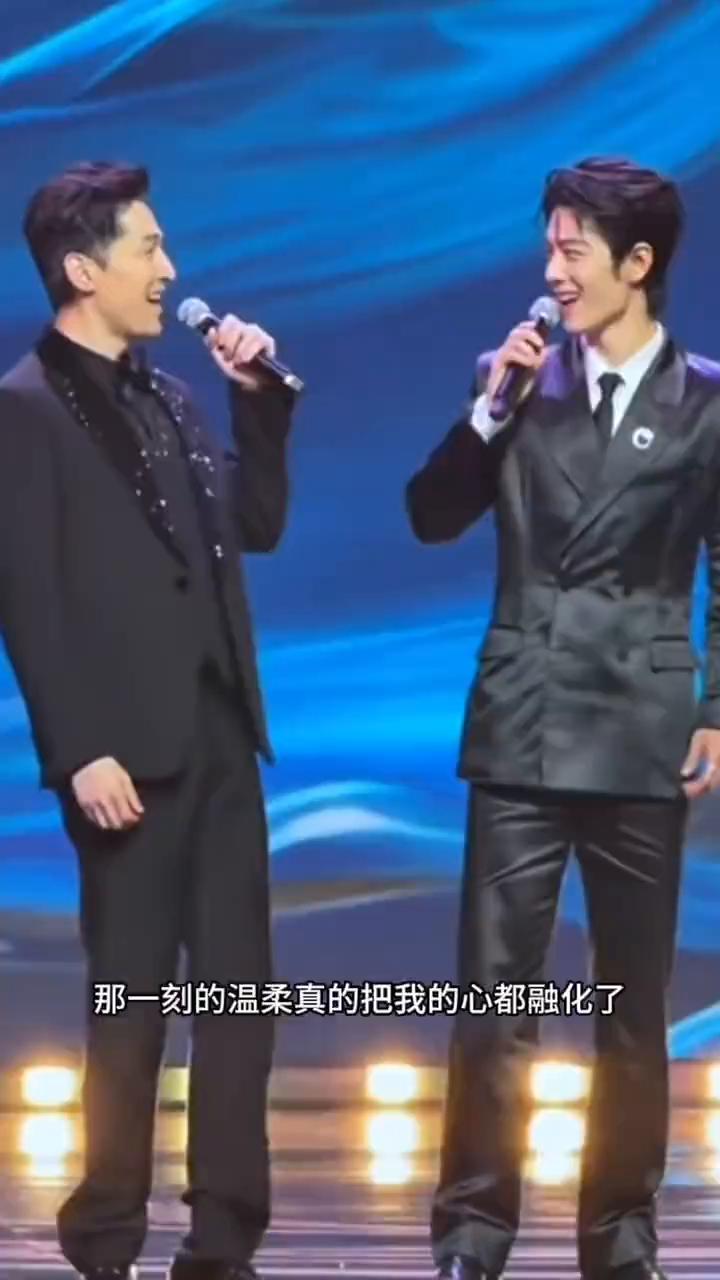 谁能拒绝两个帅哥对视一笑那一刻的温柔？6月26日白玉兰颁奖典礼大合唱，胡歌、肖战