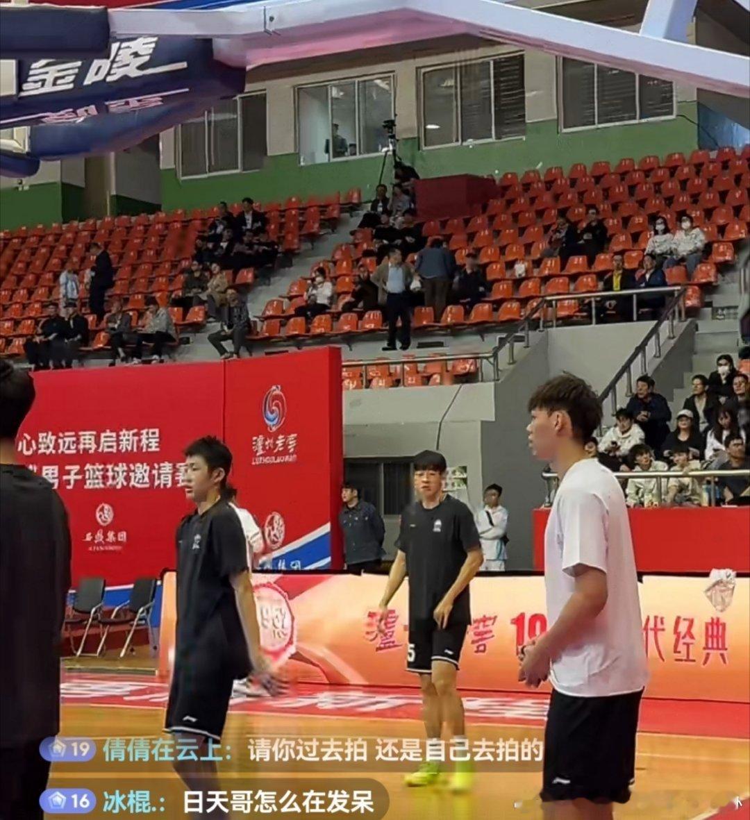 张昊还没热身，今晚还打吗？他不打咋赢啊[坏笑] ​​​