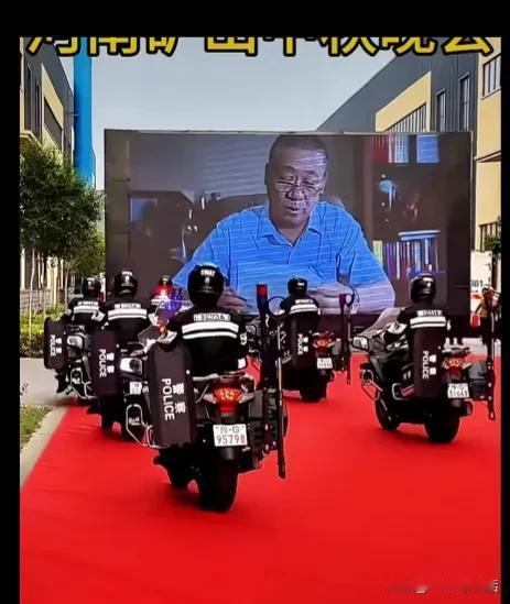 好羡慕呀
河南人真有福气
有胖东来 还有崔培军
以“舍得”闻名
一言不合就发钱