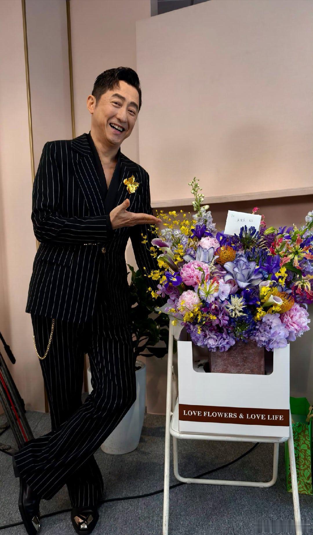 庾澄庆格局这个发言非常体面了，没想到一代音乐大咖，就这么水灵灵的被一日游了～还能