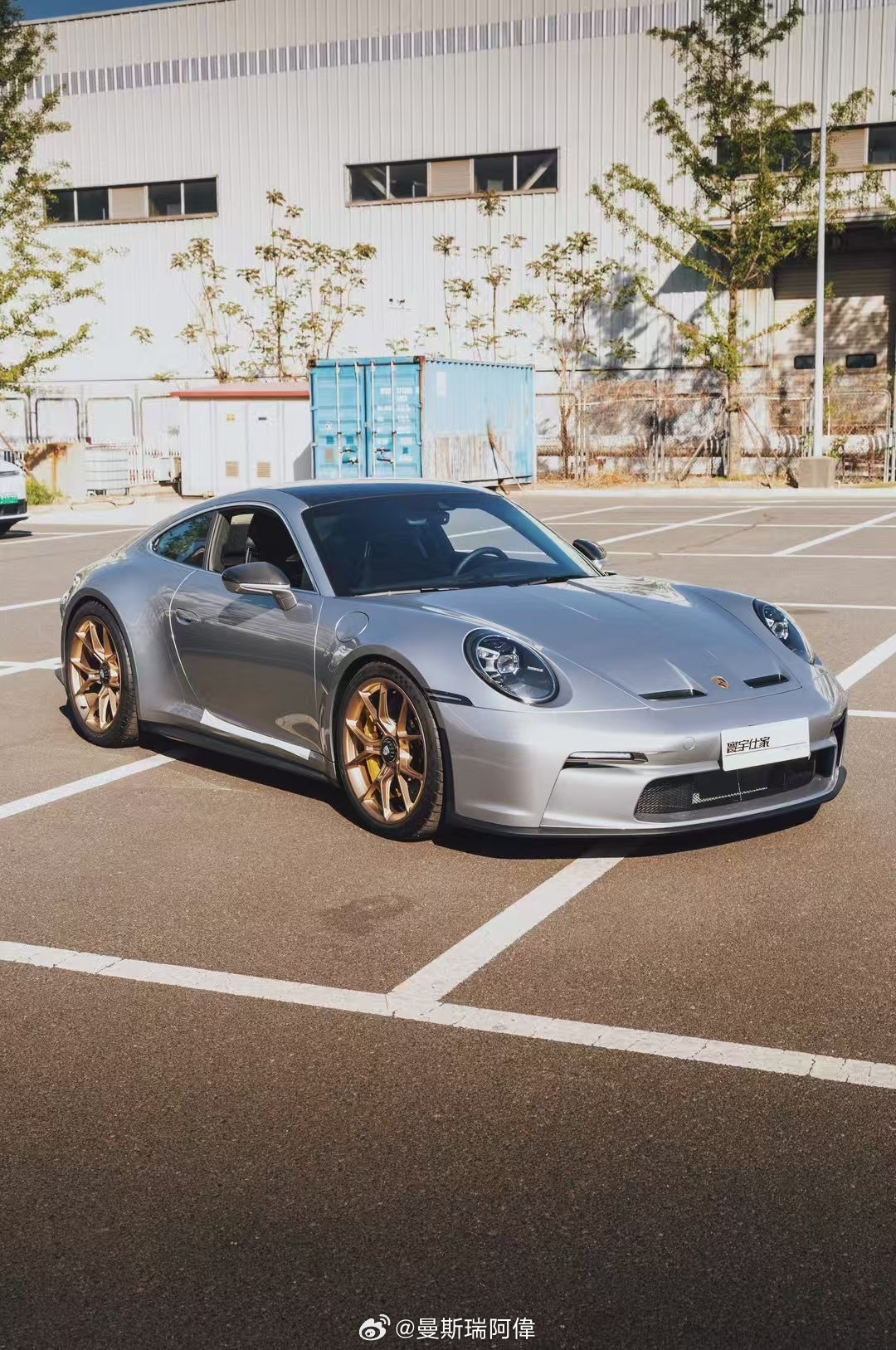 订了一年的992 GT3 Touring MT经典GT银实车果然犀利好看不枉费等