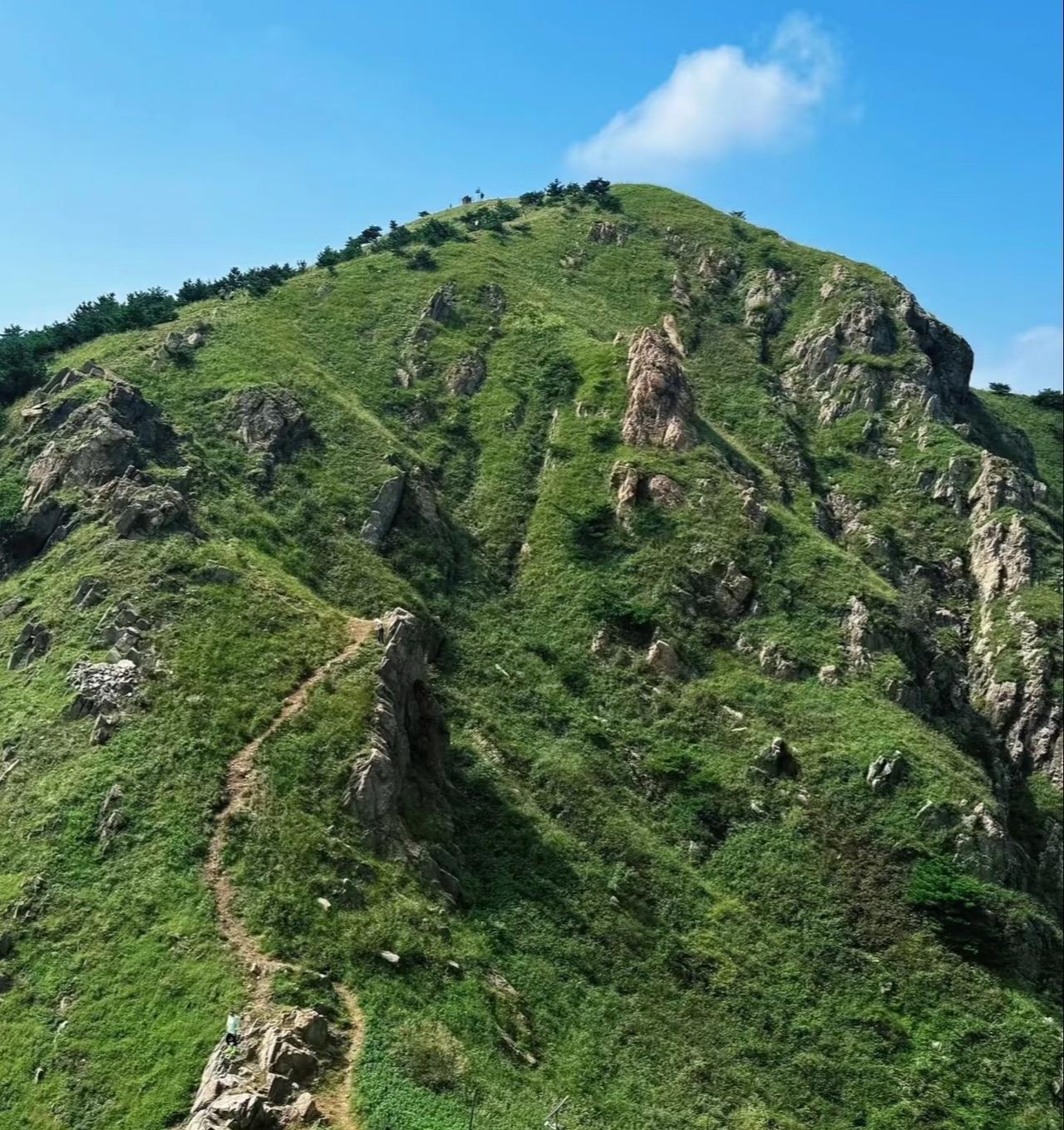 铁撅山--青岛阿勒泰
离人群越远，离自己越近！！
铁撅山旅游攻略:
1.🚗交通